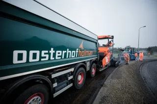 Logo van Oosterhof Holman Beton- en Waterbouw B.V.